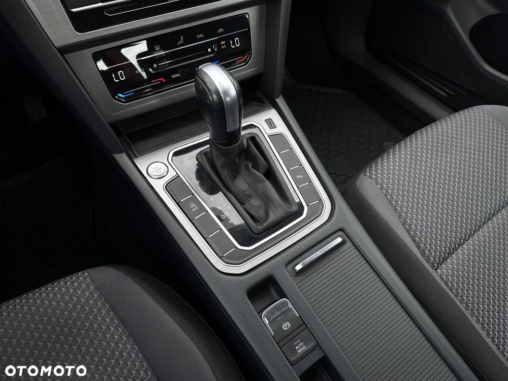 Volkswagen Passat - 17