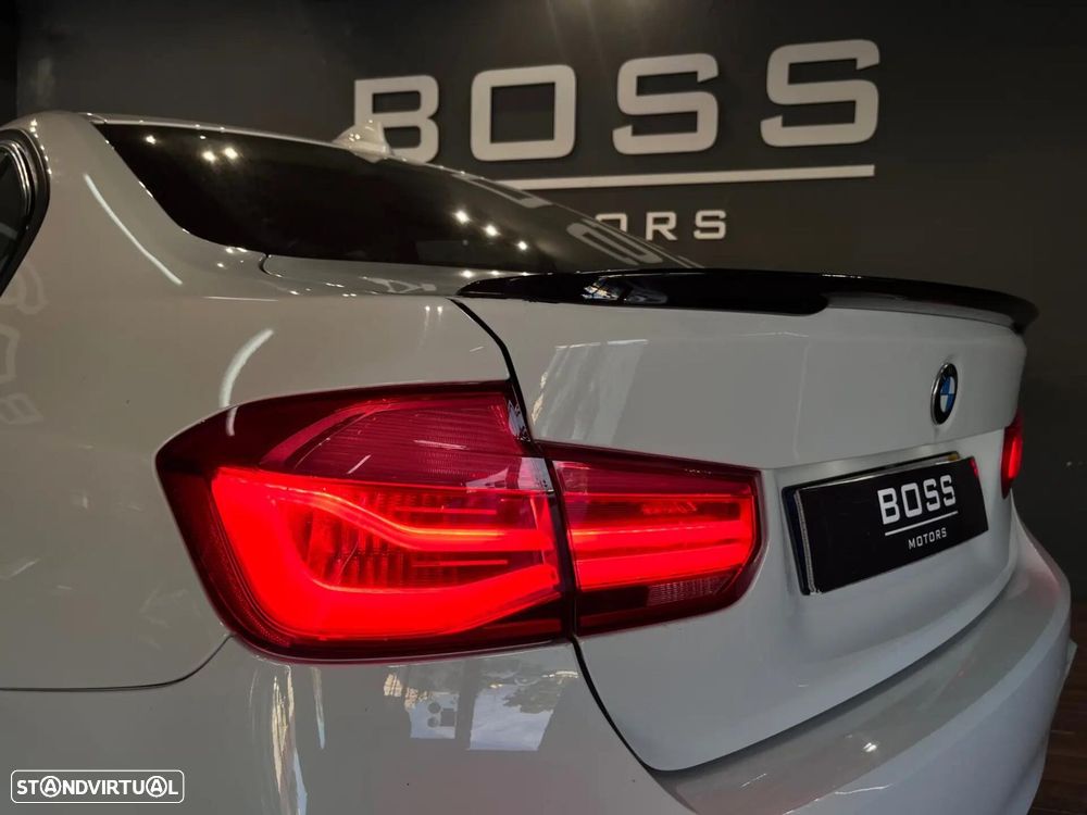 BMW 318 d Line Sport - 11