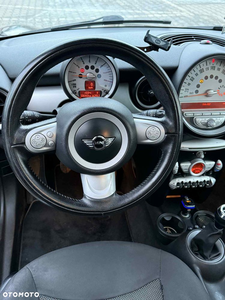 MINI Cooper Standard - 16