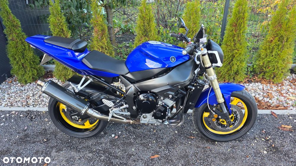 Yamaha R1 - 26