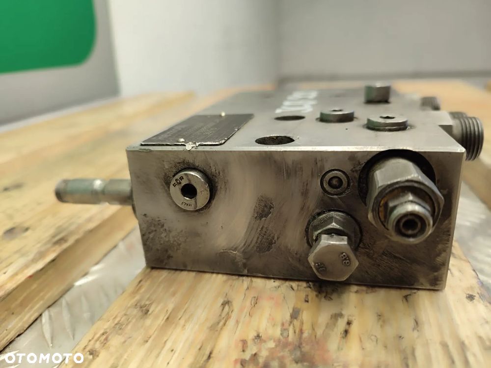 Zawór hydrauliczny R930002982 JCB 3CX - 10