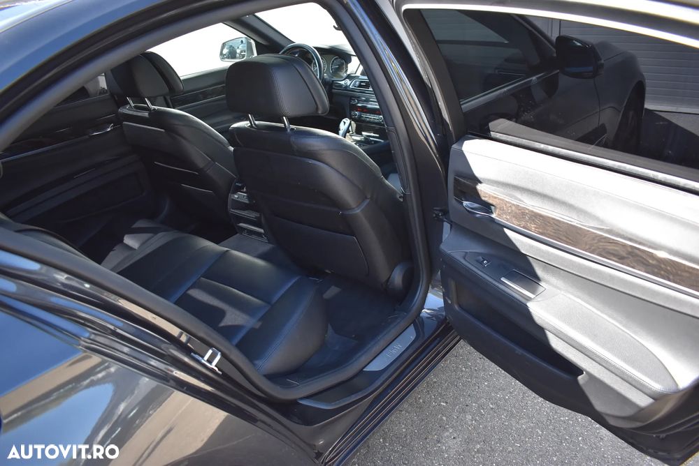 BMW Seria 7 730d xDrive - 25