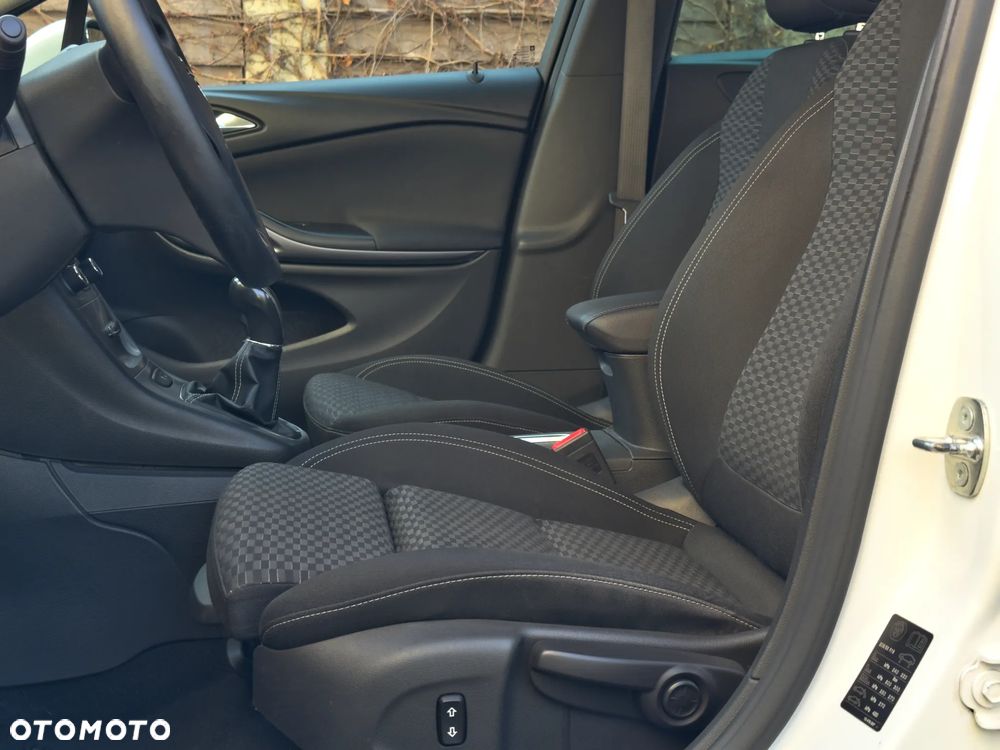 Opel Astra 1.6 CDTI Dynamic S&S - 28