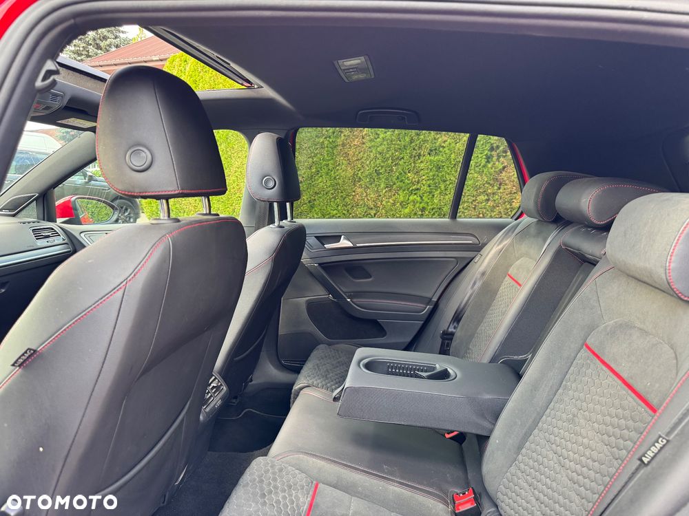 Volkswagen Golf GTI (BlueMotion Technology) DSG Performance - 23