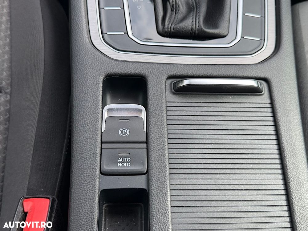 Volkswagen Passat 2.0 TDI DSG Comfortline - 11