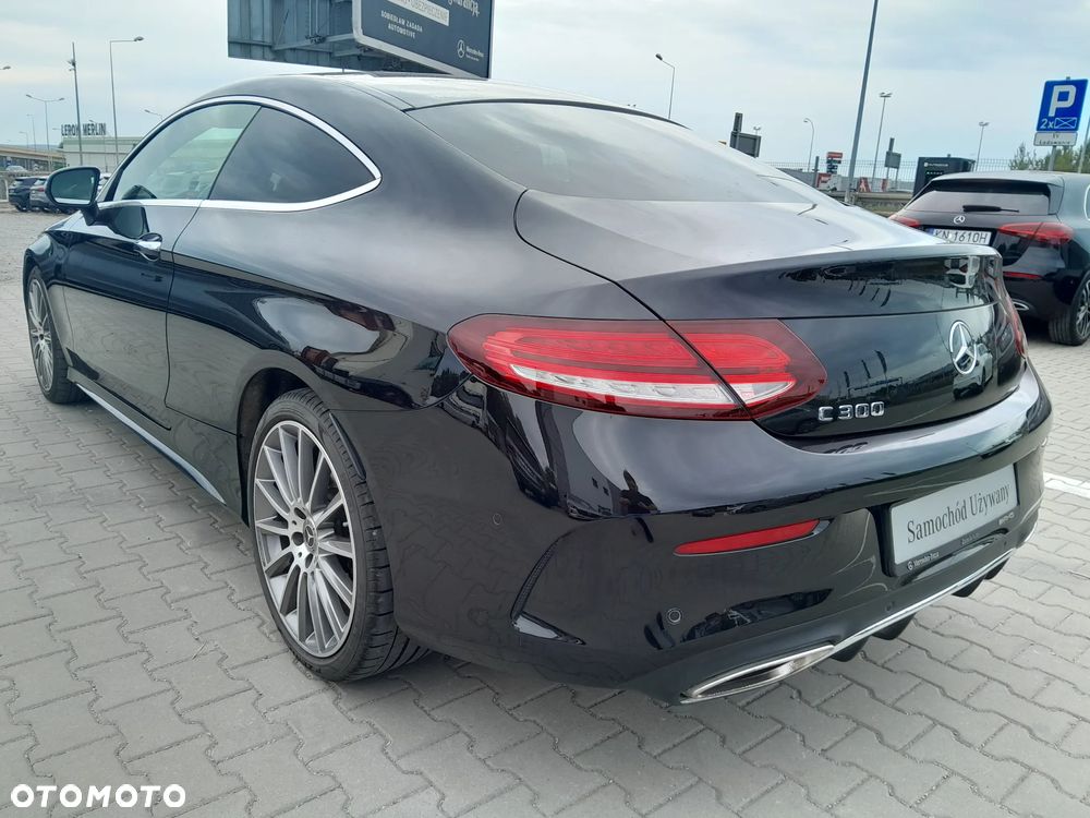 Mercedes-Benz Klasa C 300 9G-TRONIC - 5