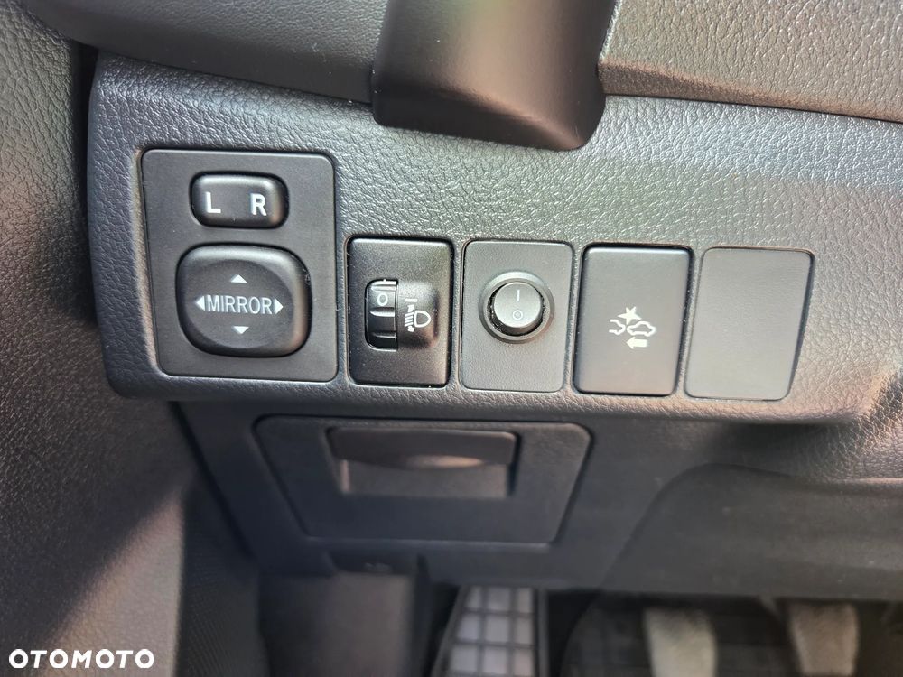 Toyota Corolla 1.6 Classic Plus - 24