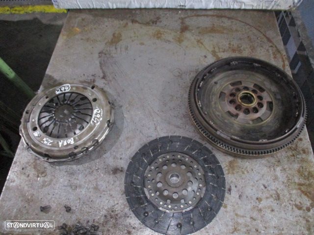 Embraiagem 071141025 VW BORA 1999 2.3I LUK / 220MM Bimassa Completo - 1