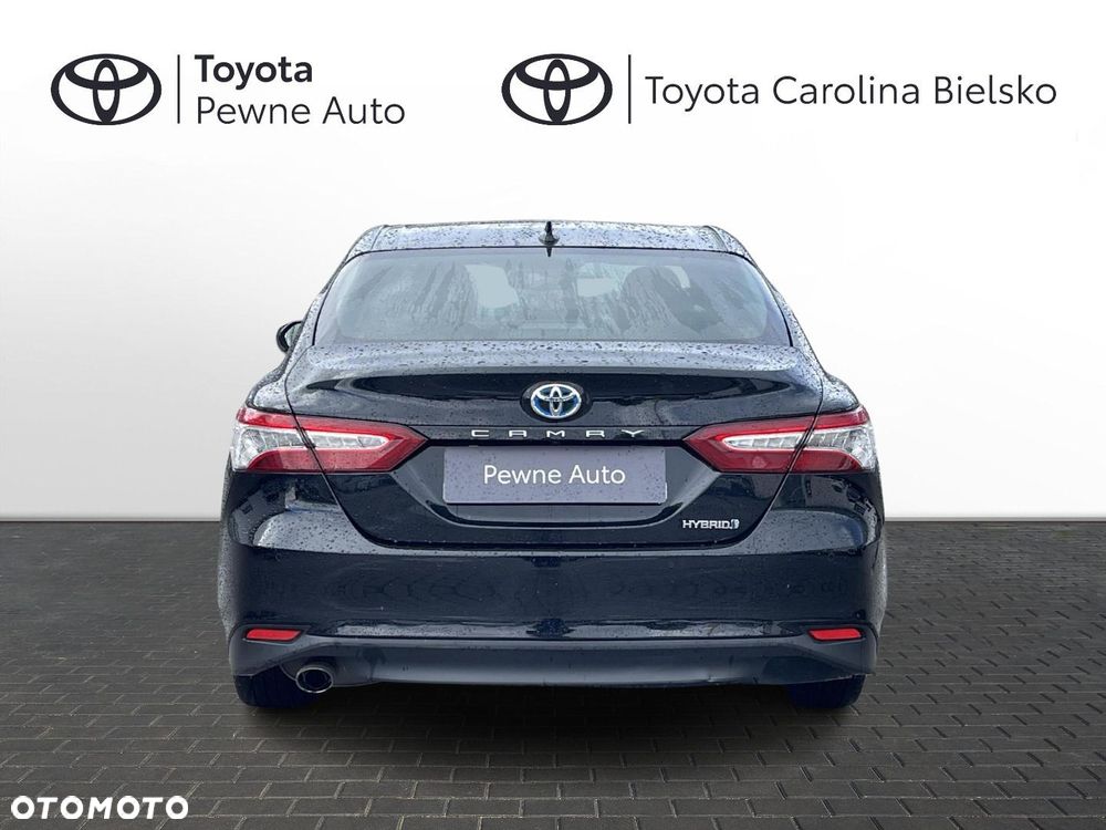Toyota Camry - 4