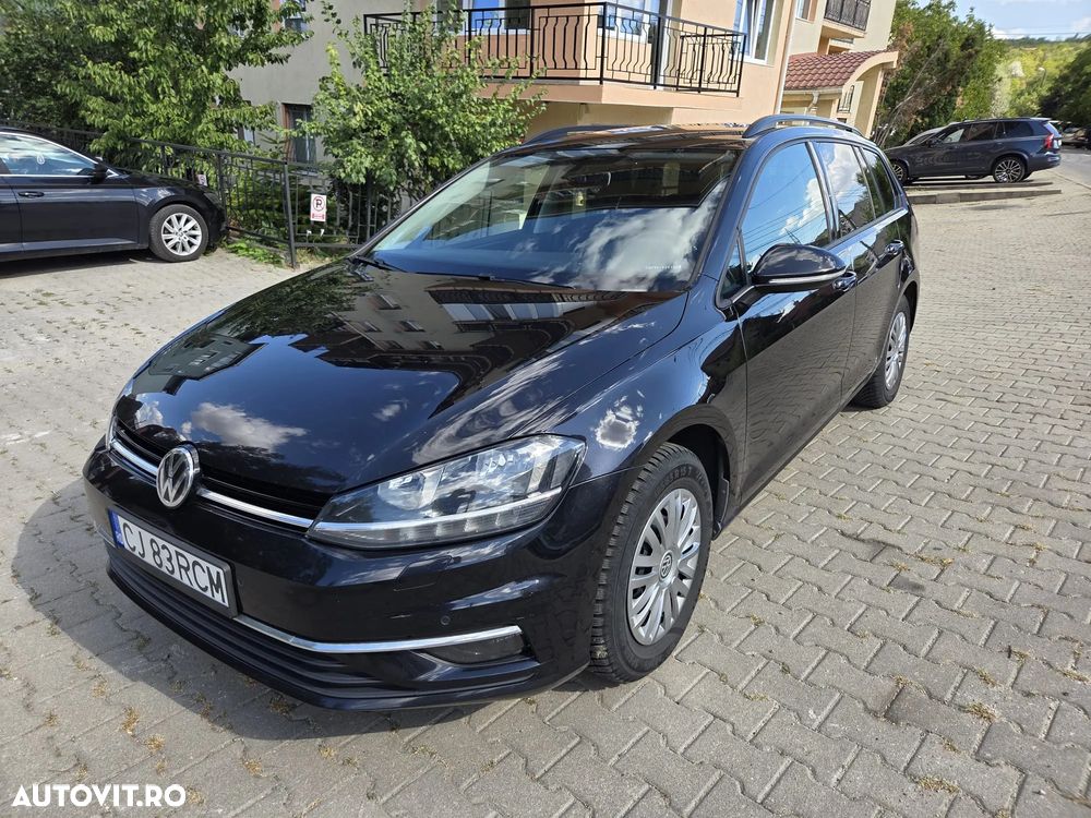 Volkswagen Golf - 1