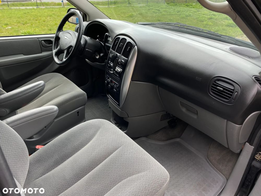 Chrysler Town & Country 3.8 - 17