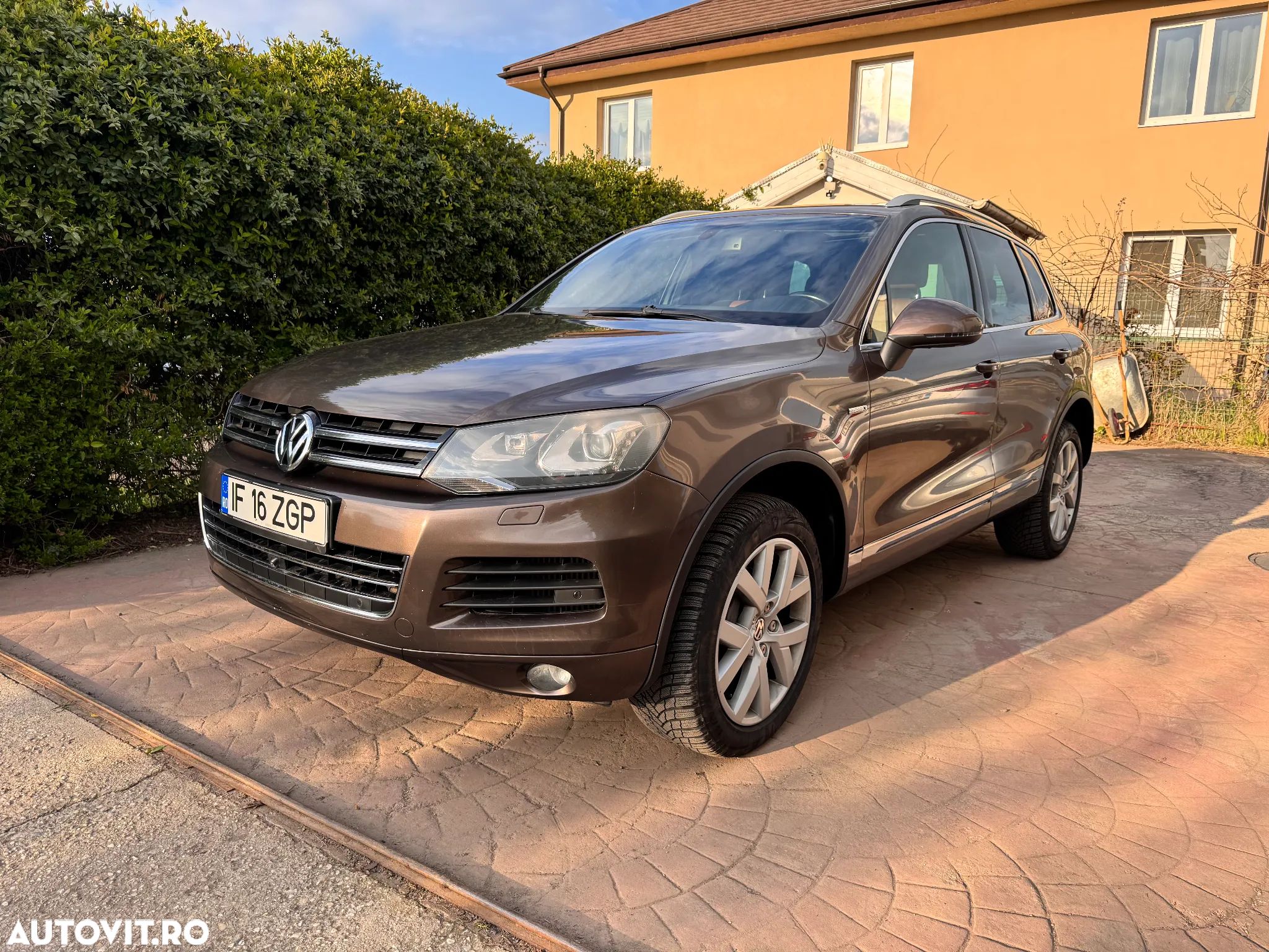Volkswagen Touareg - 1