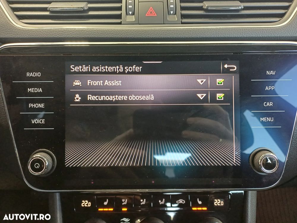 Skoda Superb 2.0 TDI DSG Ambition - 24