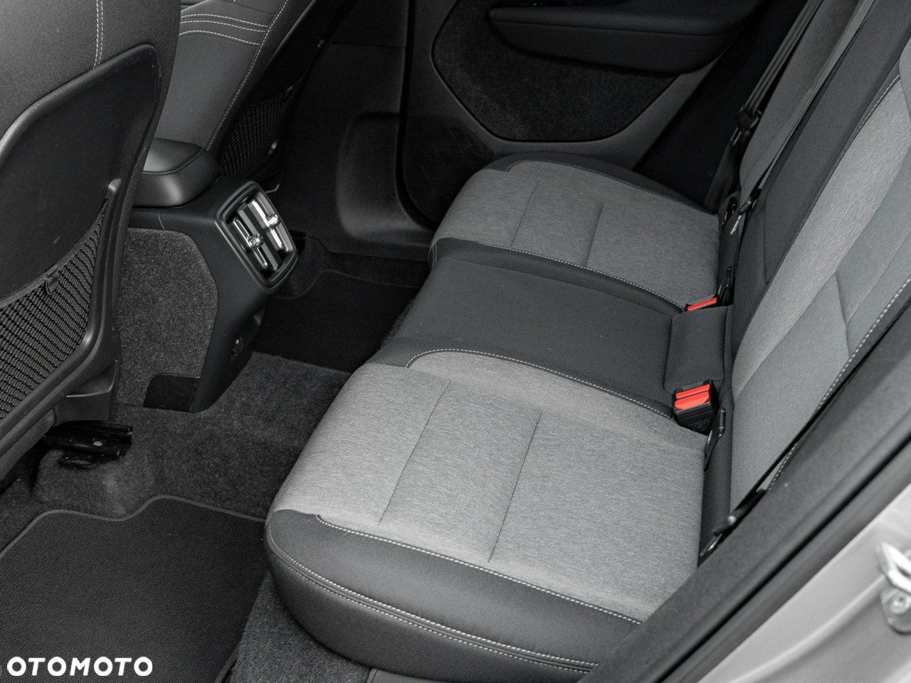 Volvo XC 40 T3 Momentum Pro - 26