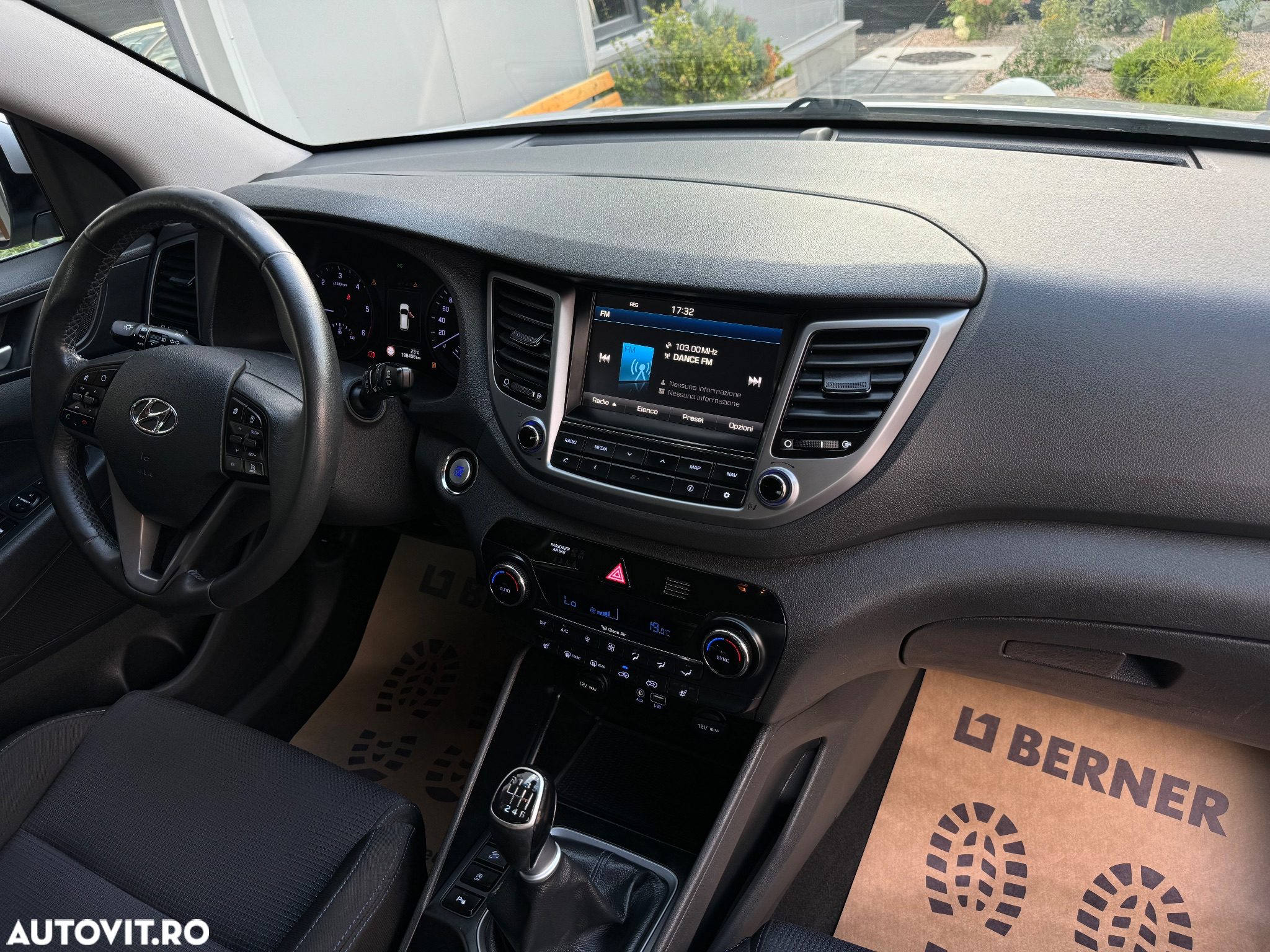 Hyundai Tucson blue 1.7 CRDi 2WD Passion - 12