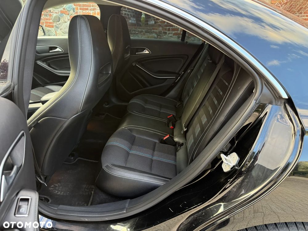 Mercedes-Benz CLA 180 7G-DCT - 15