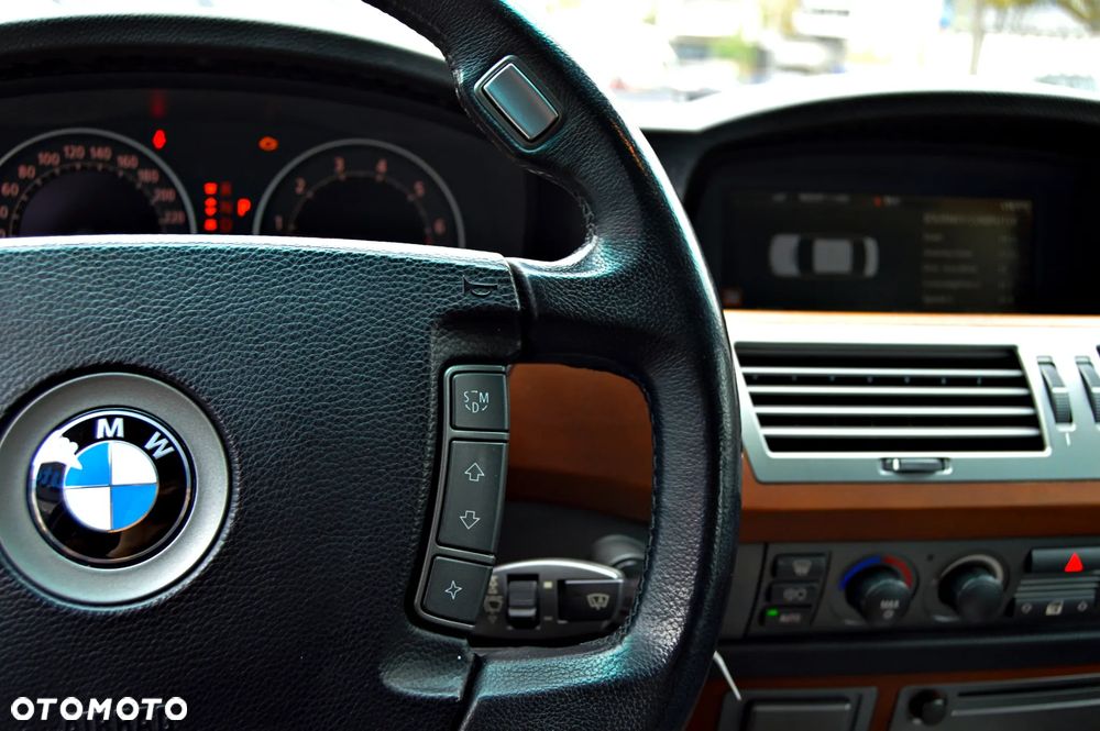 BMW Seria 7 745i - 15