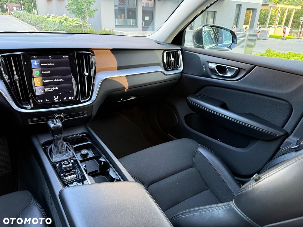 Volvo V60 D4 Momentum Pro - 23