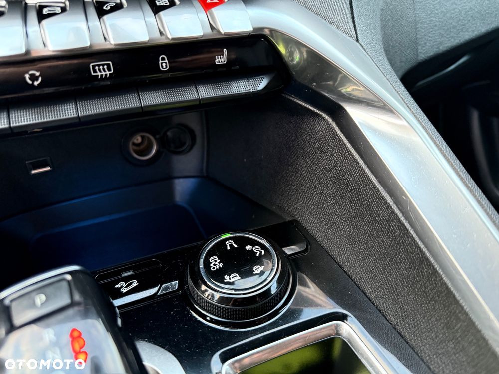 Peugeot 3008 BlueHDi 180 Stop & Start EAT8 Allure - 32