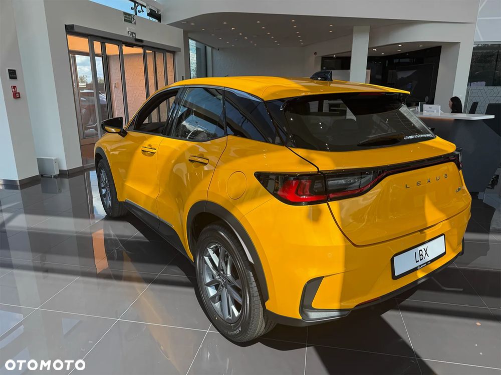 Lexus LBX 1.5 Hybrid - 3