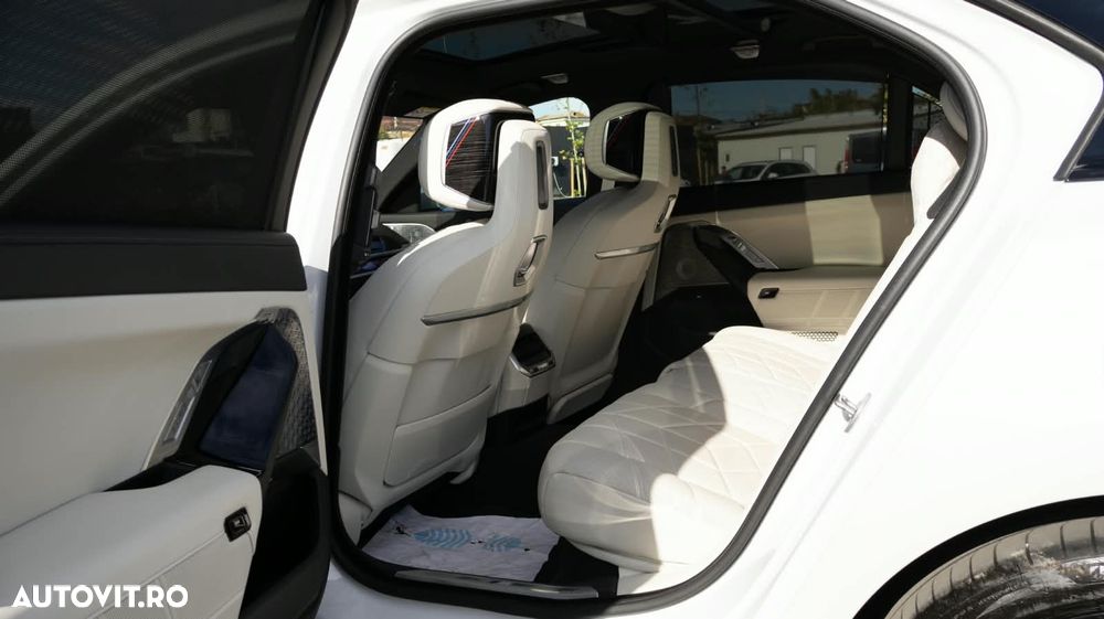 BMW Seria 7 740d xDrive MHEV - 17