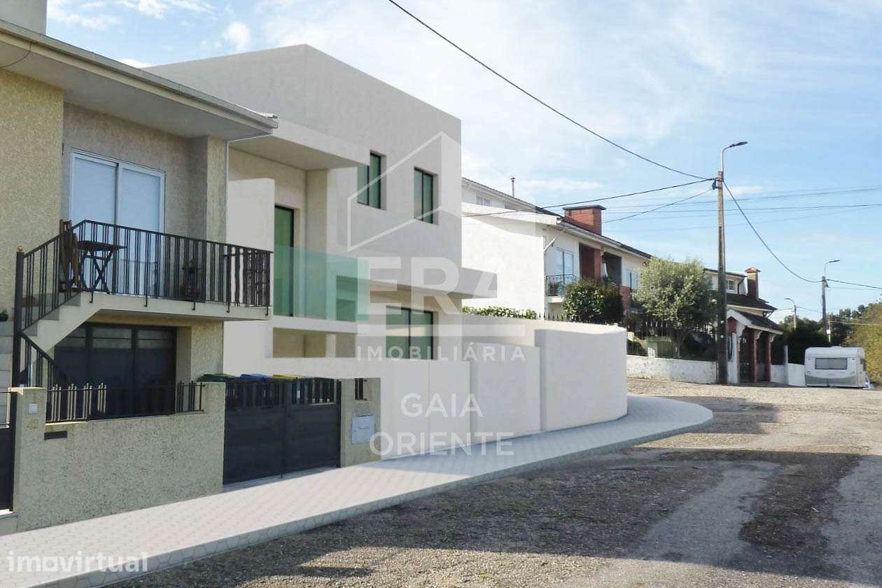 Moradia Isolada Nova | T4 | 5 Min da Praia - Grande imagem: 2/4