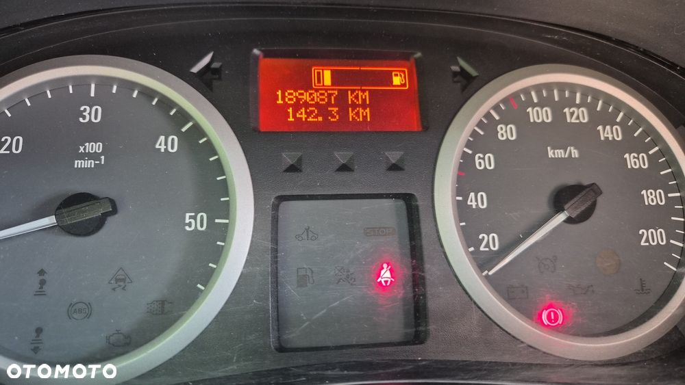 Opel Vivaro - 8