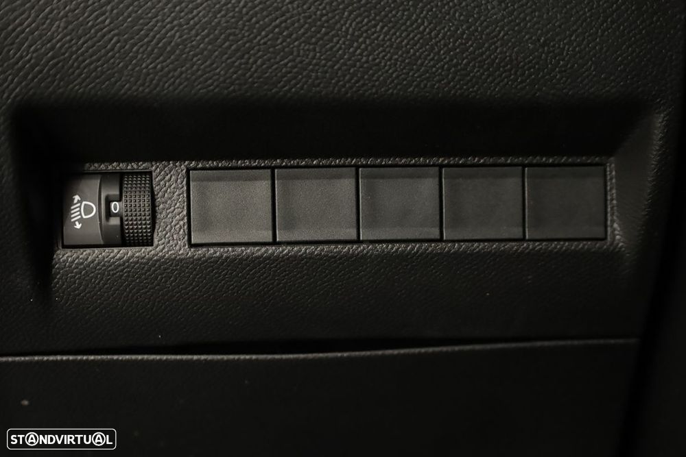 Peugeot e-208 51 kWh Allure - 19