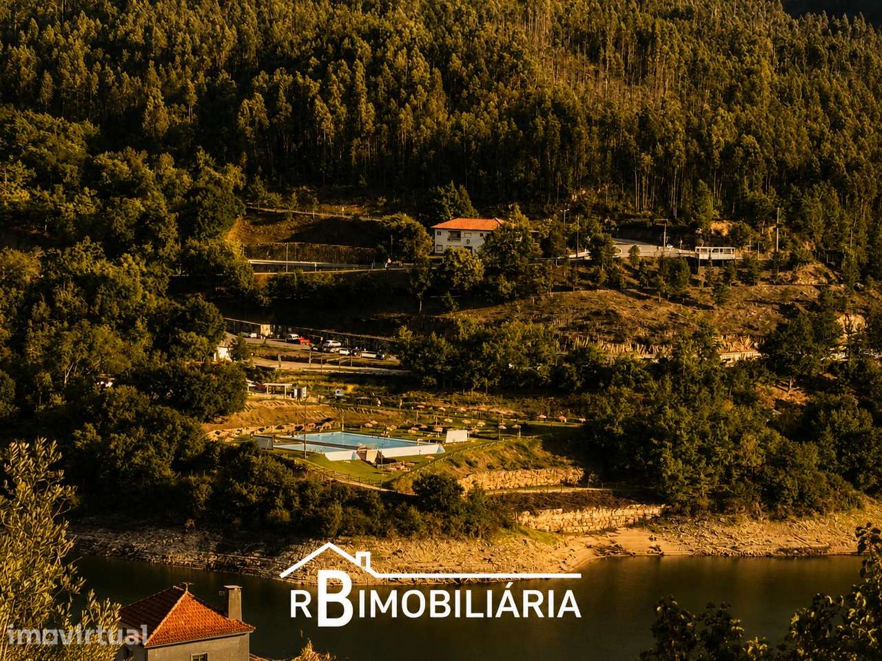 Moradia V2 em Pedra com Vista sobre a Albufeira de Ribeiradio – Sejães - Grande imagem: 3/16
