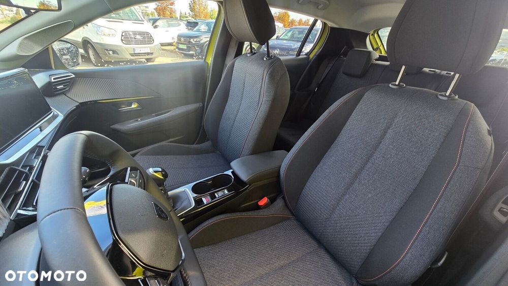 Peugeot 208 - 11