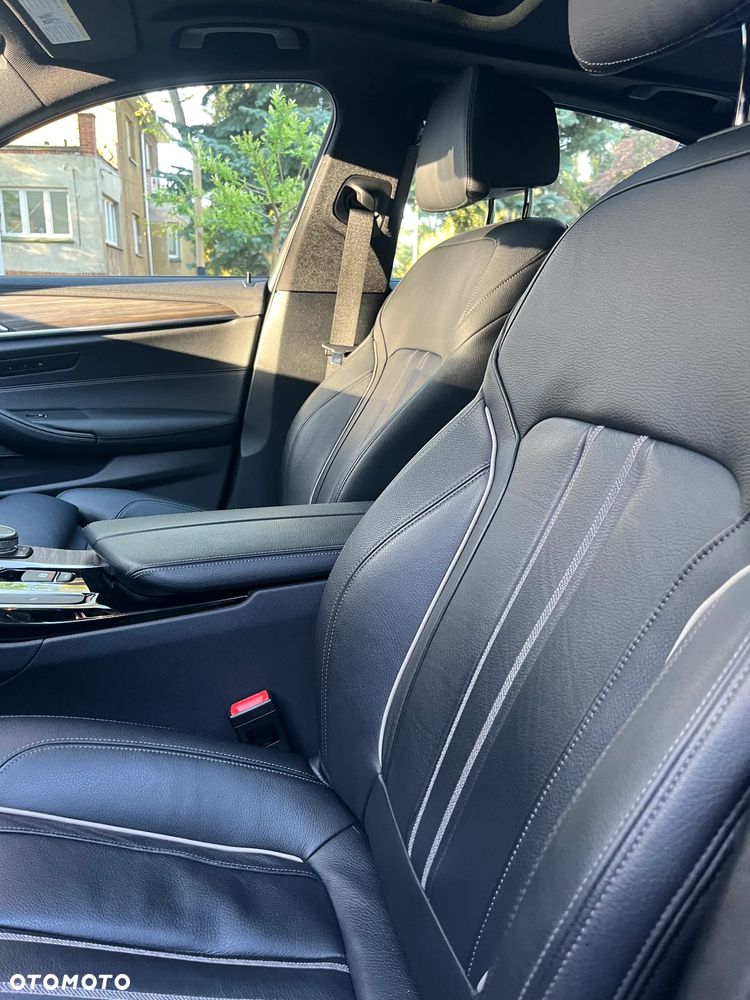 BMW Seria 5 M550i xDrive sport - 20
