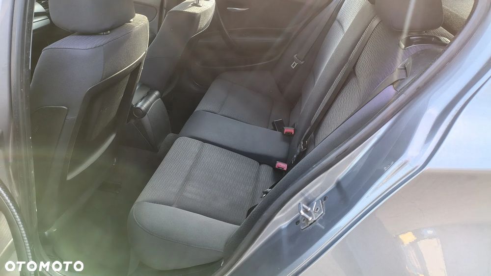 BMW Seria 1 118d DPF - 15