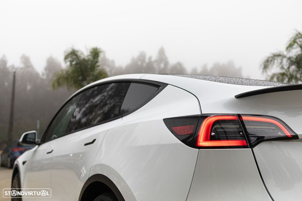 Tesla Model Y Standard RWD - 24