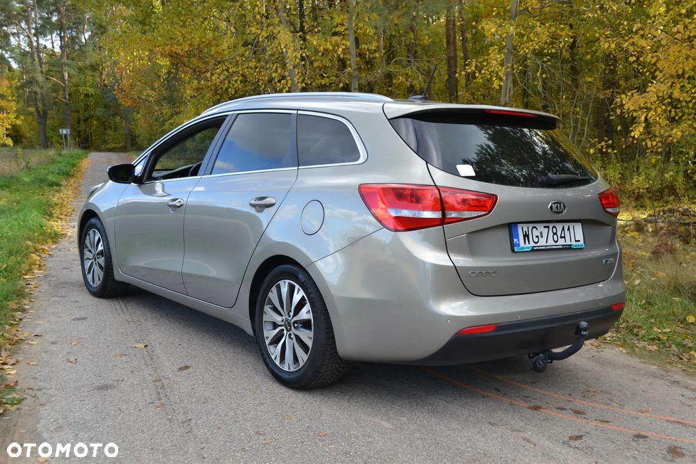 Kia Ceed 1.6 GDI Dream Team Edition - 4