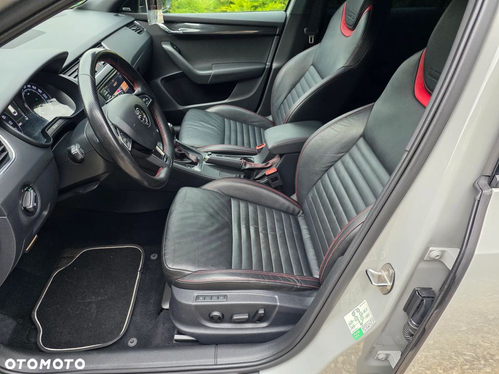 Skoda Octavia 2.0 TDI DSG RS - 28