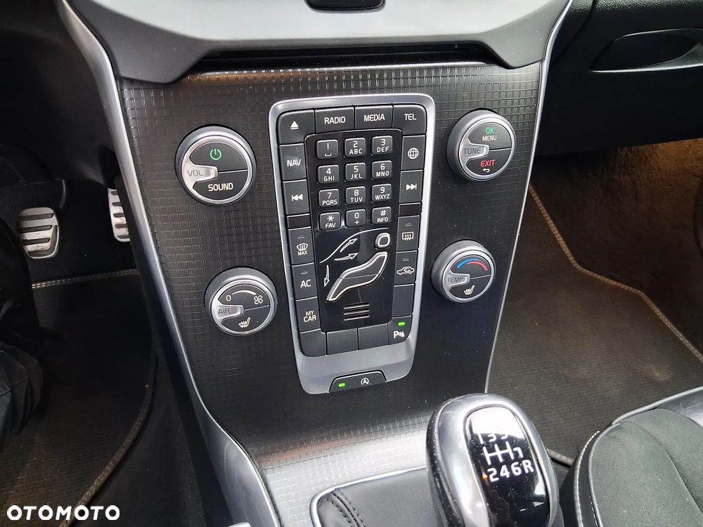 Volvo V40 D3 Drive-E Momentum - 17