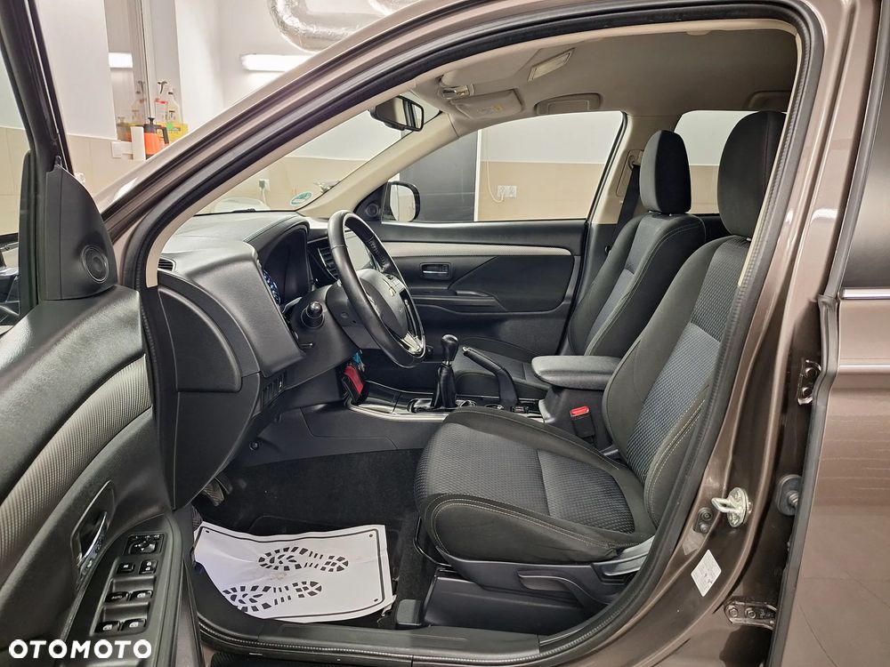 Mitsubishi Outlander 2.0 2WD Diamant Edition - 17