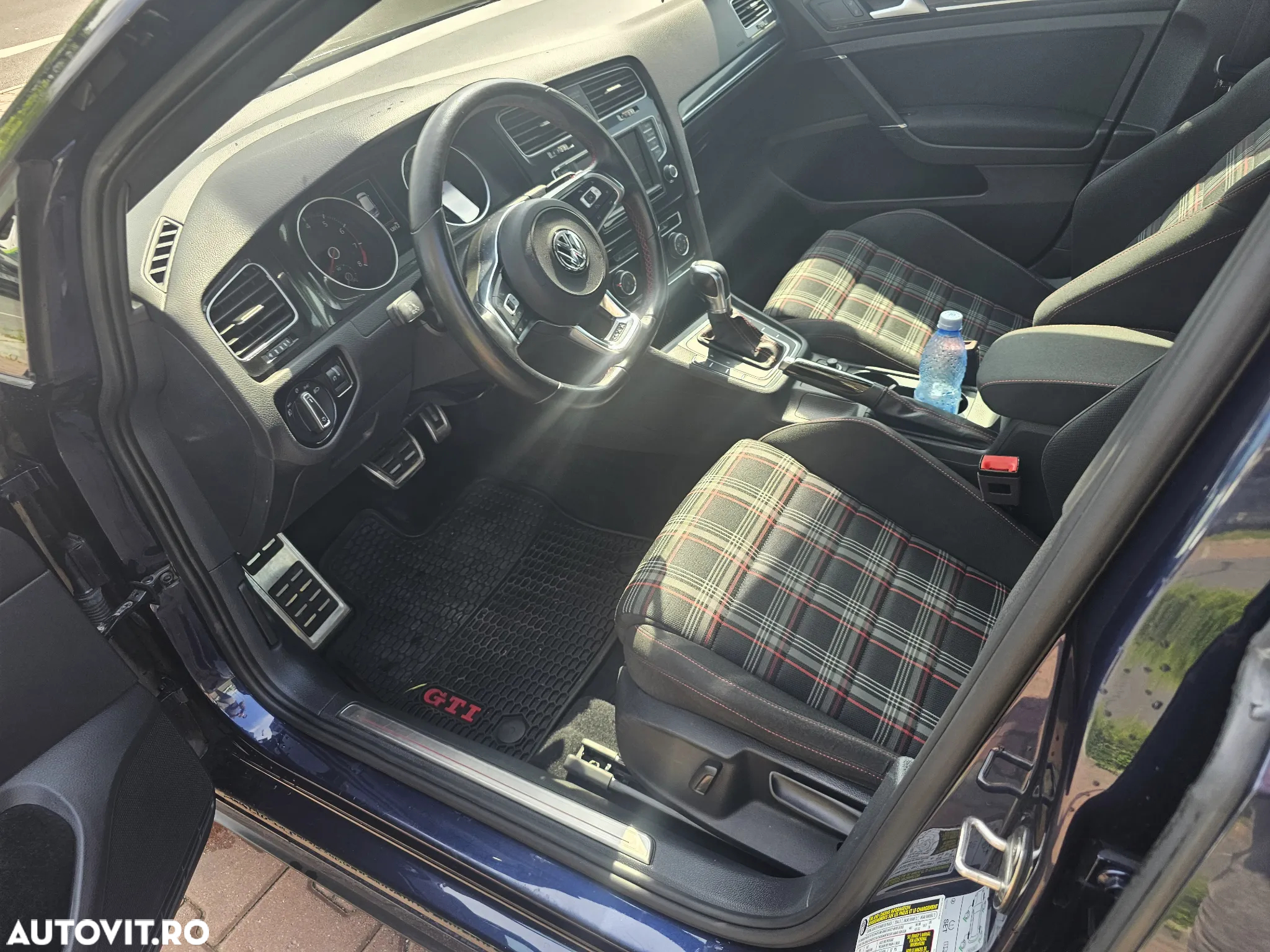 Volkswagen Golf - 16
