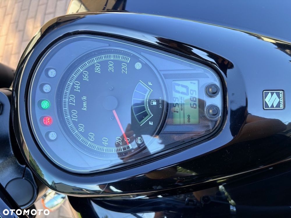 Suzuki Intruder - 7