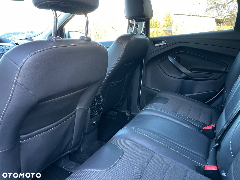 Ford Kuga 2.0 TDCi 2x4 Titanium - 12