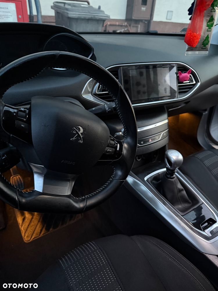 Peugeot 308 1.6 BlueHDi Allure S&S - 15