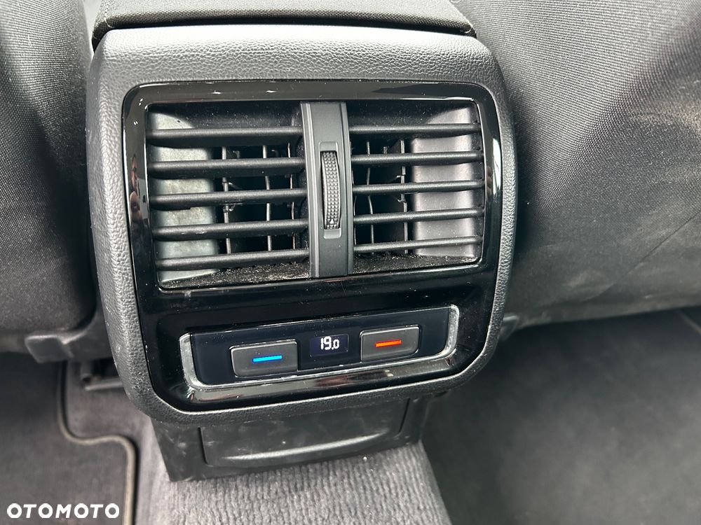 Volkswagen Passat Variant 1.6 TDI SCR DSG Business - 16