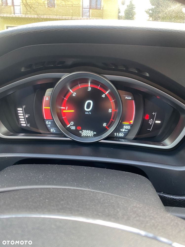 Volvo V40 D4 Drive-E R-Design Summum - 12