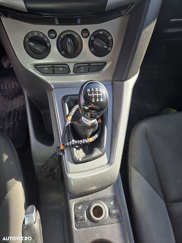 Ford Focus 1.6 TDCI DPF Trend - 12