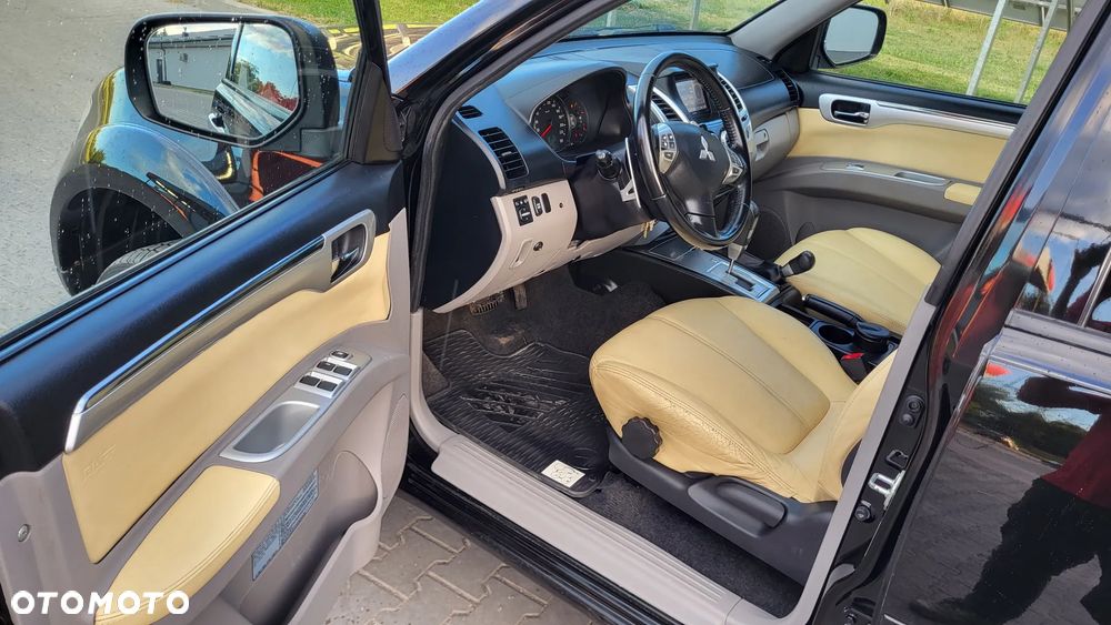 Mitsubishi Pajero Sport 2.5 DID Intense + - 17