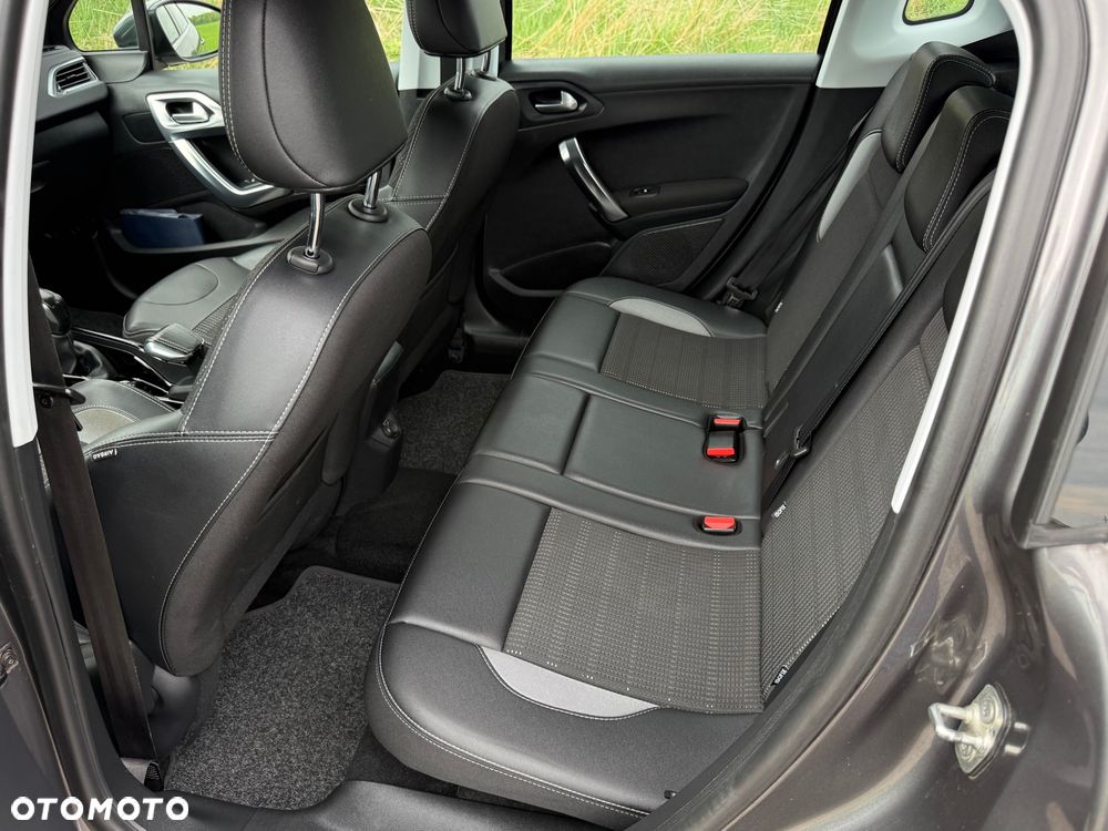 Peugeot 2008 1.2 Pure Tech Allure S&S - 20