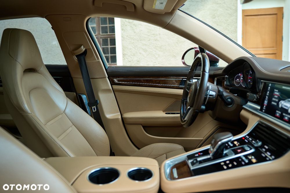 Porsche Panamera 4S - 36