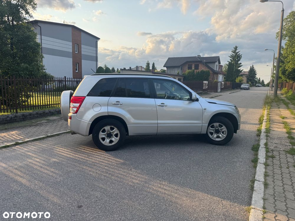 Suzuki Grand Vitara 2.0 - 11