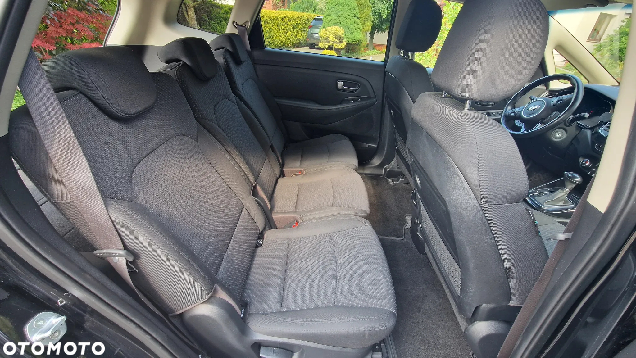Kia Carens - 10