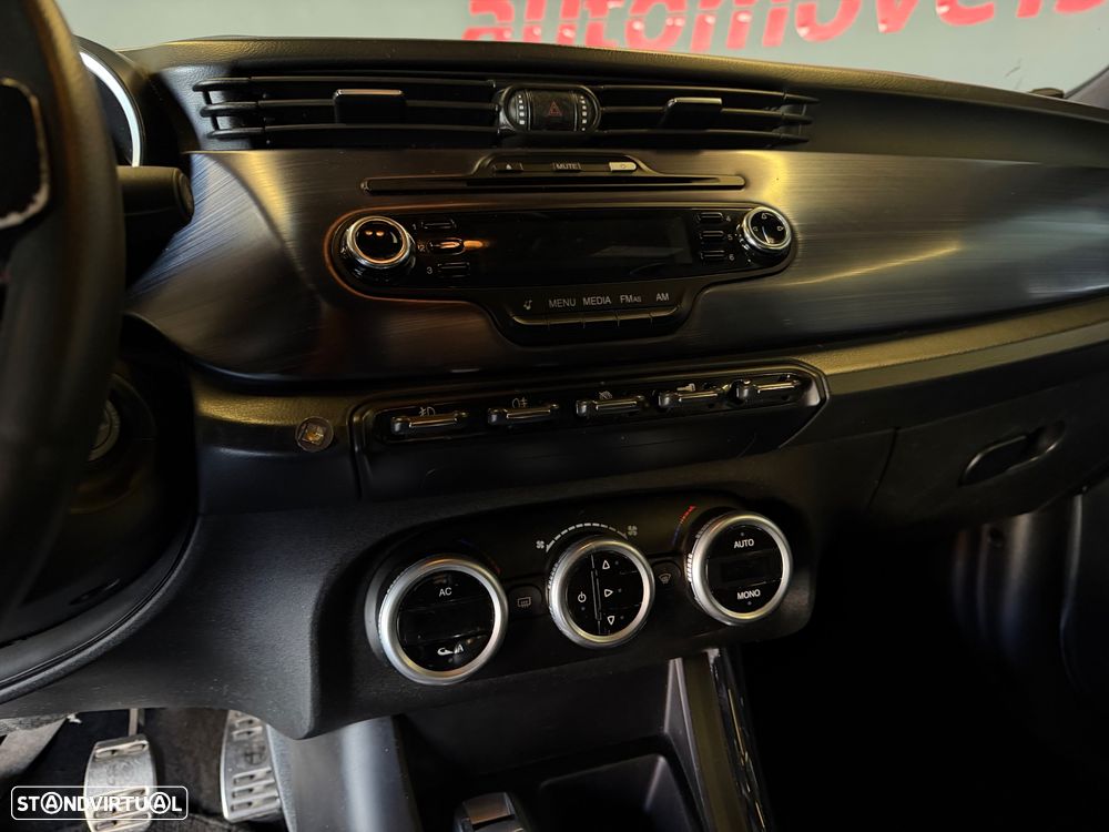Alfa Romeo Giulietta 1.6 JTDm Veloce - 9